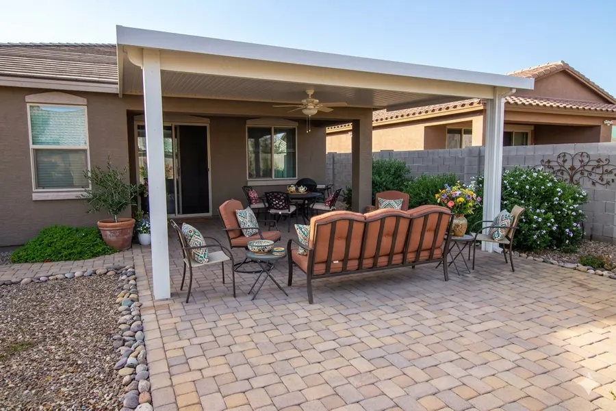 Metal structure porch for a home in Tenerife