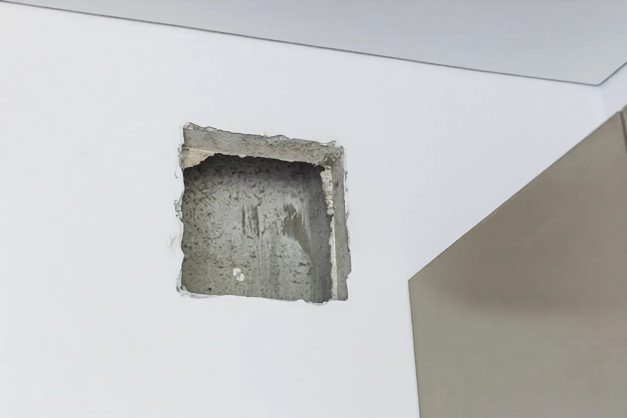 Salida para ventilación de baño en Tenerife Hueco de salida para instalar ventilación en baño de vivienda en Tenerife