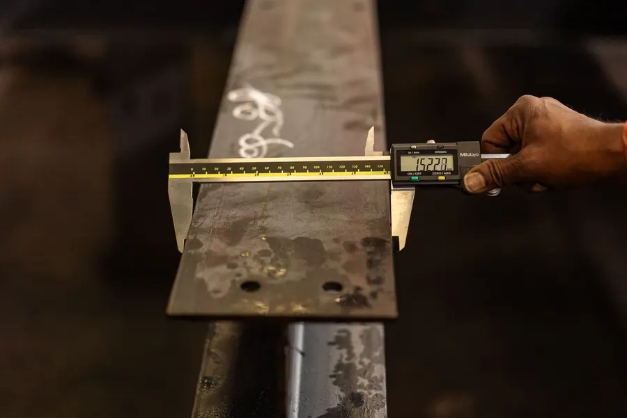 Measuring a metal profile for a steel structure in Tenerife