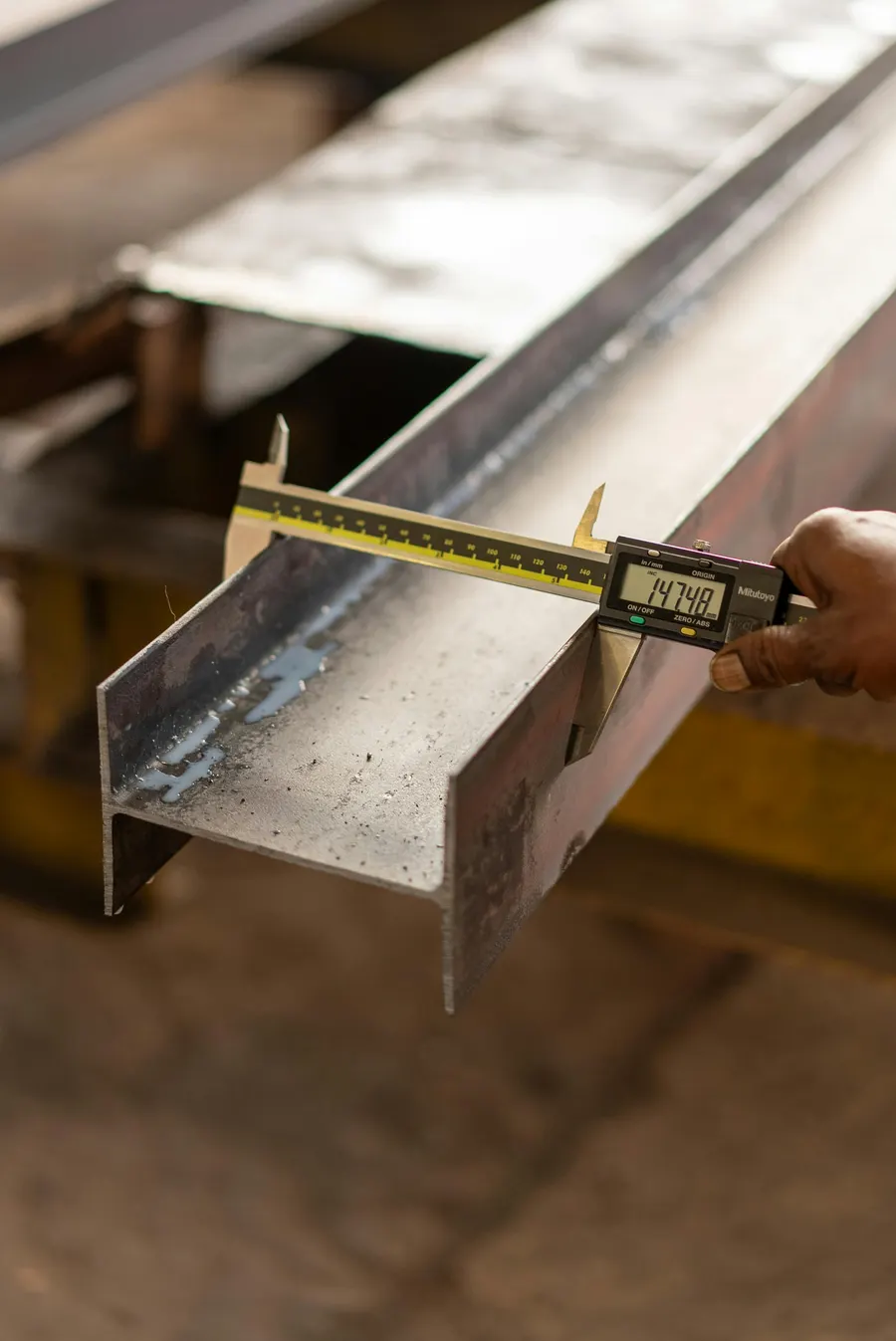 Galvanised steel profile for metal structure fabrication