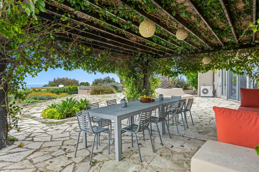 Outdoor metal pergola for a residential garden in Tenerife