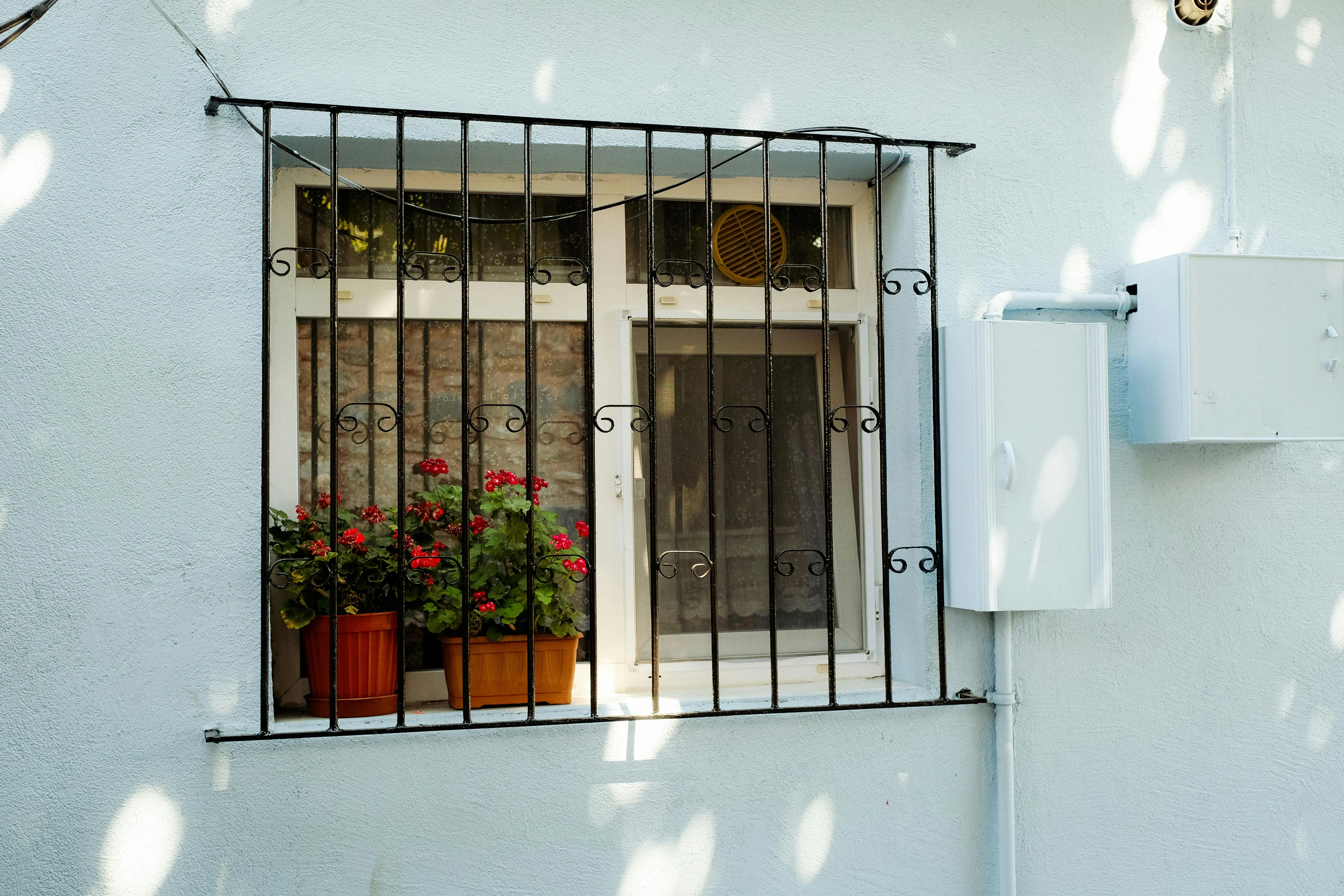 Rejas metálicas con diseño integrado en Tenerife Reja metálica estética y segura para vivienda en Tenerife