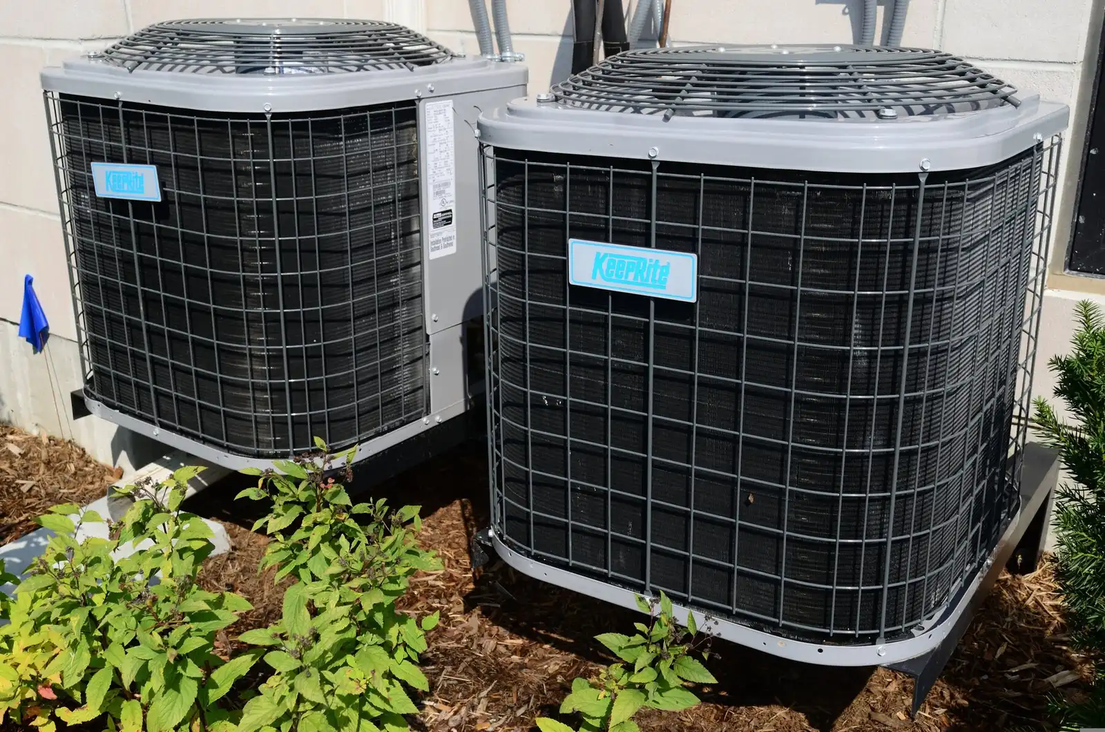 Old air conditioning unit replacement Replacing an old air conditioning unit with an efficient system in Tenerife